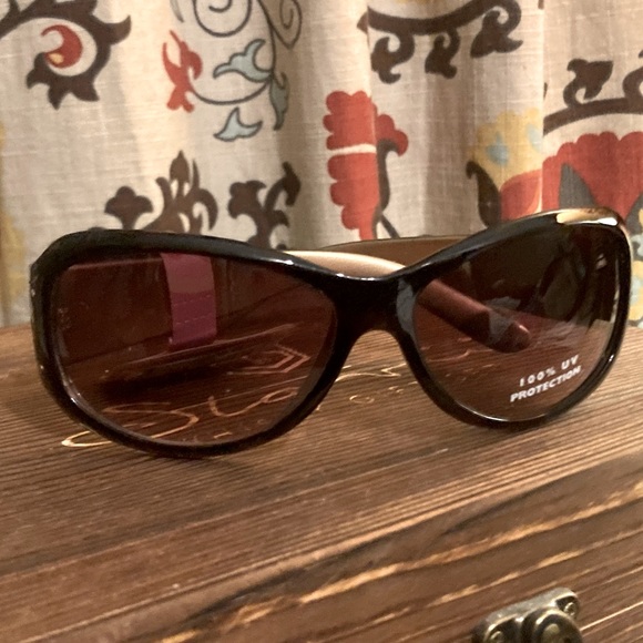 NWT Solargenics Women’s Fashion UV Sunglasses - Picture 3 of 4